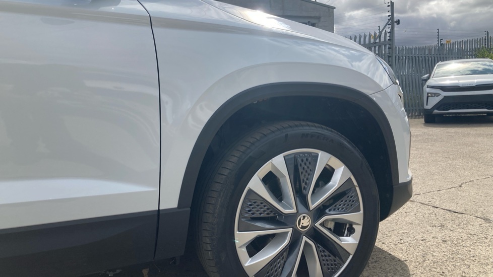 Skoda Karoq Se L White #5