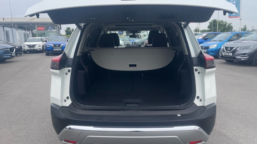 Nissan X-Trail Tekna White #4