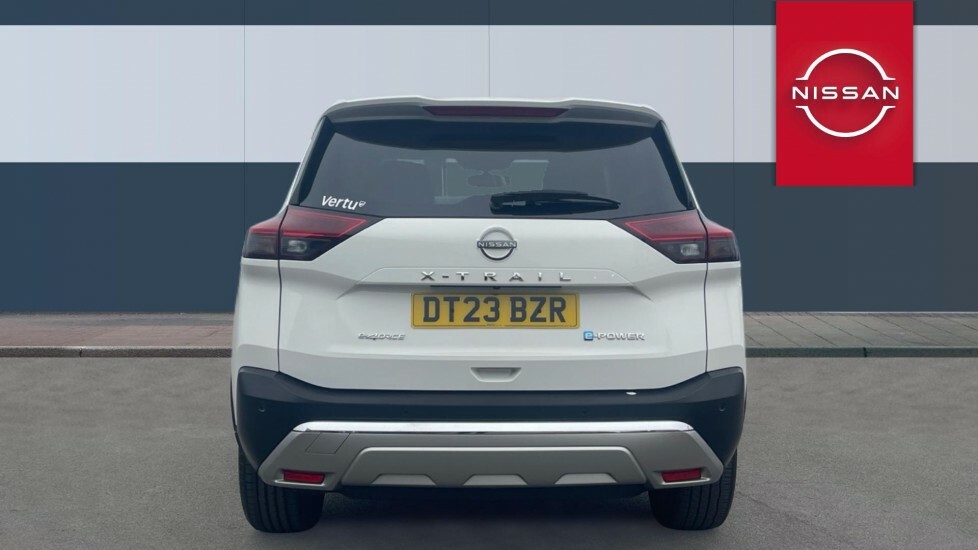 Nissan X-Trail Tekna White #6
