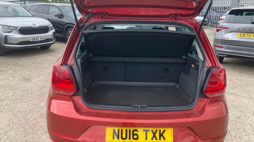 Volkswagen Polo Match Red #4