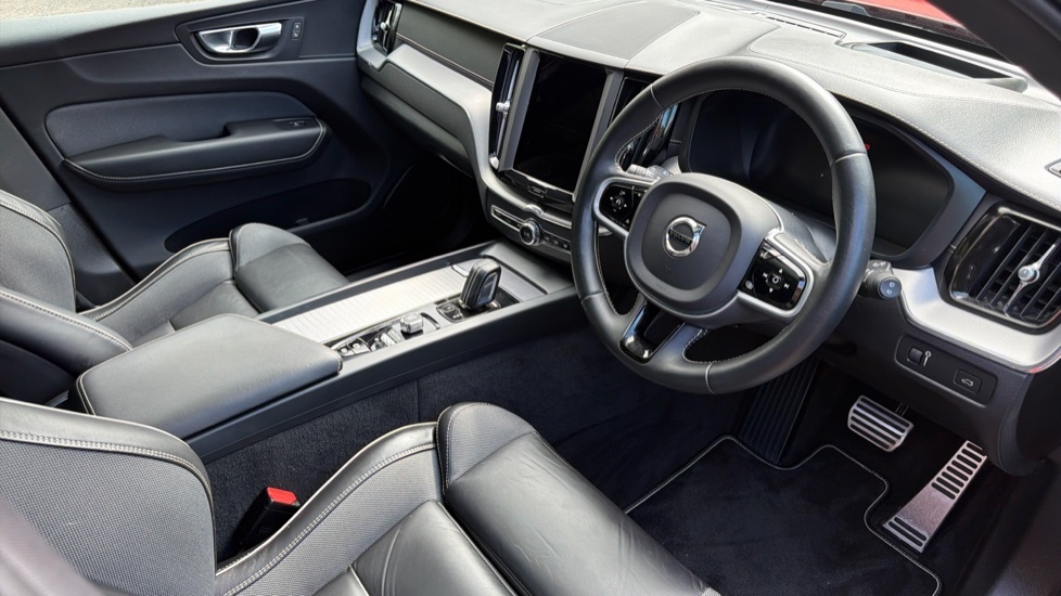 Volvo XC60 R Design Pro Red #4