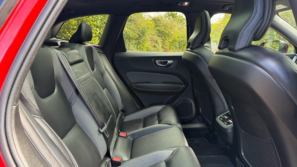 Volvo XC60 R Design Pro Red #6