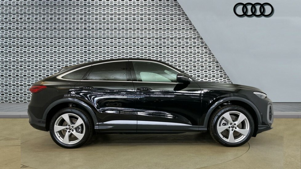 Audi Q5 S Line Black #4