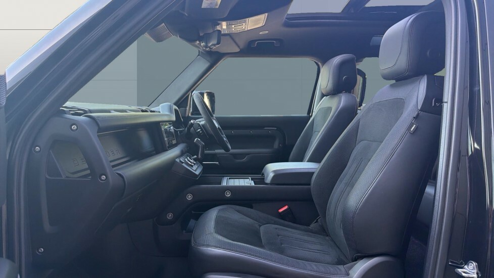 Land Rover Defender 90 V8 Black #2