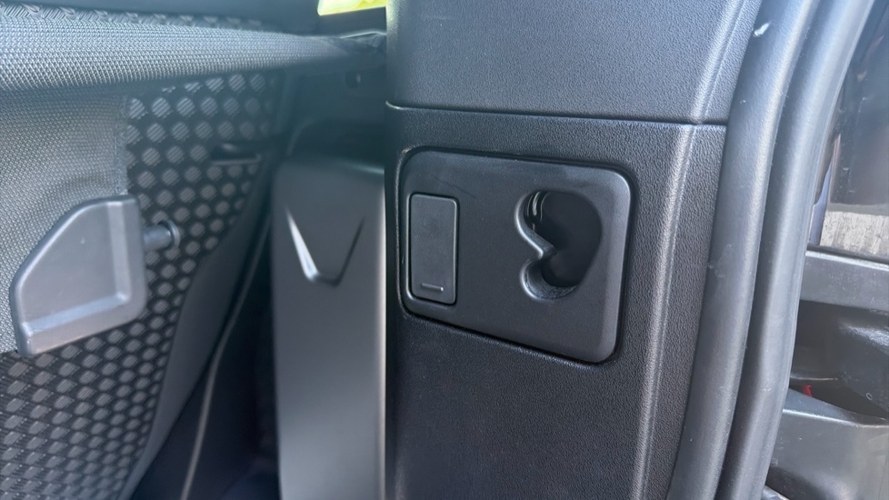 Land Rover Defender 90 3.0 D200 Hard Top Green #22