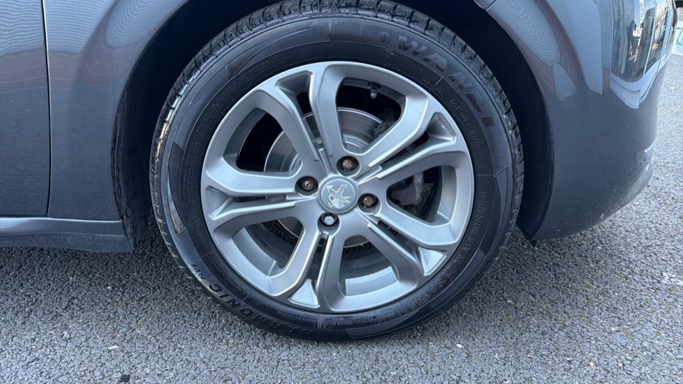 Peugeot 208 208 Style Black #25