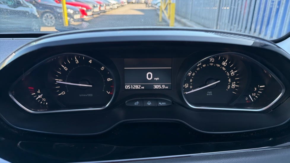 Peugeot 208 208 Style Black #18