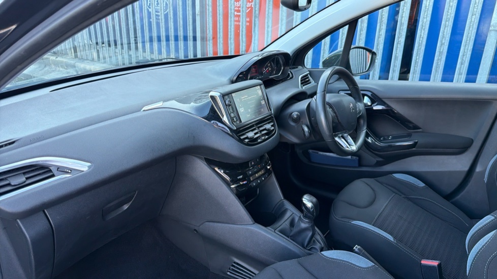 Peugeot 208 208 Style Black #9