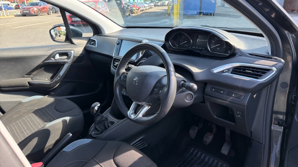 Peugeot 208 208 Style Black #11