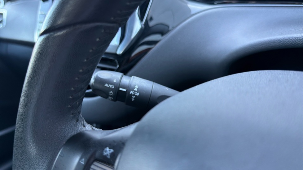 Peugeot 208 208 Style Black #33