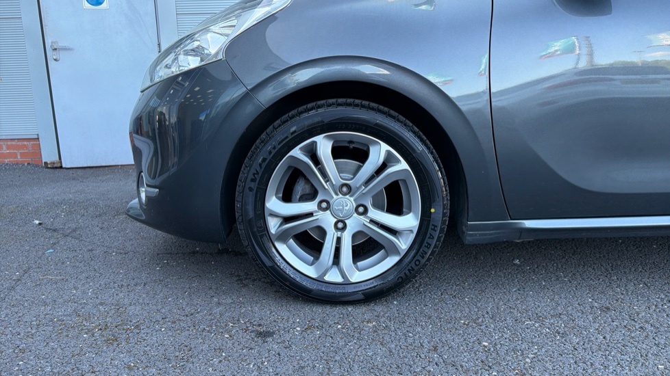 Peugeot 208 208 Style Black #21