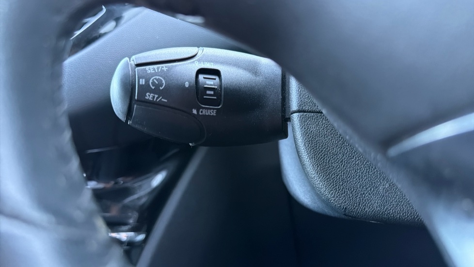 Peugeot 208 208 Style Black #31