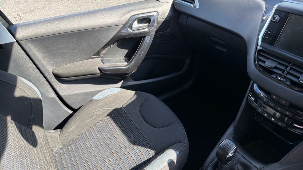 Peugeot 208 208 Style Black #14