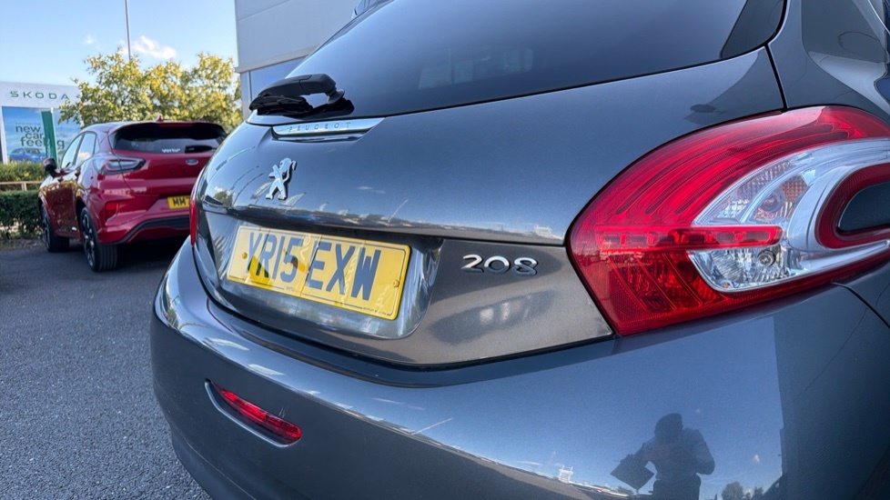 Peugeot 208 208 Style Black #24