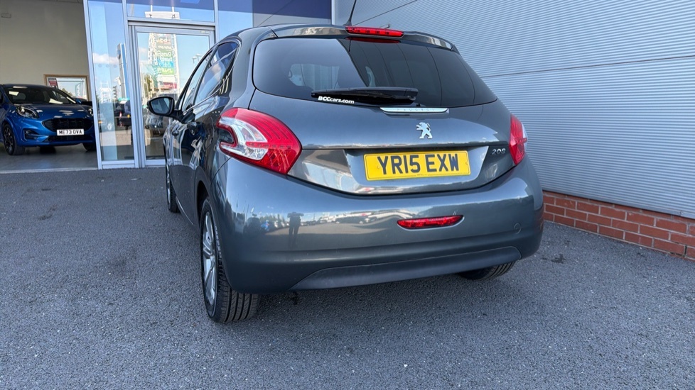 Peugeot 208 208 Style Black #22
