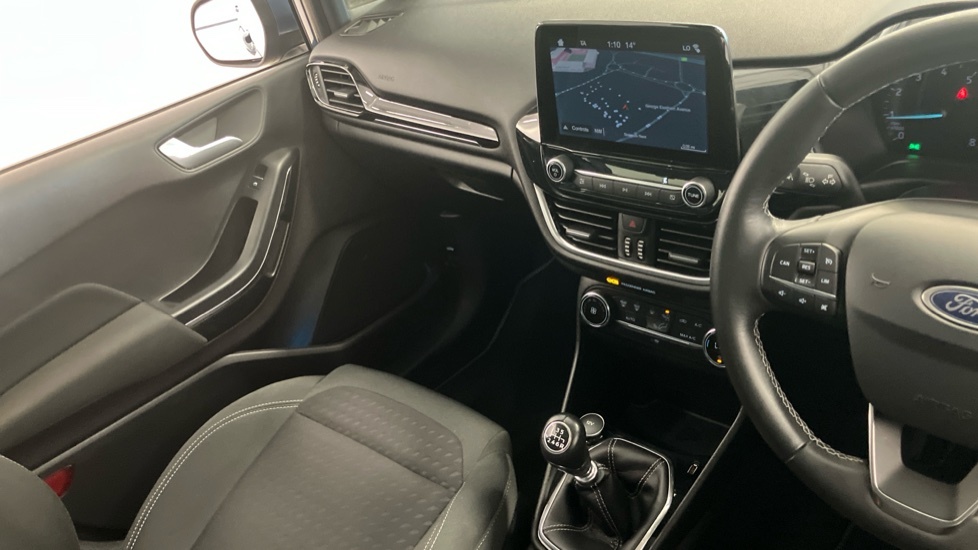 Ford Fiesta Fiesta Vignale T White #13