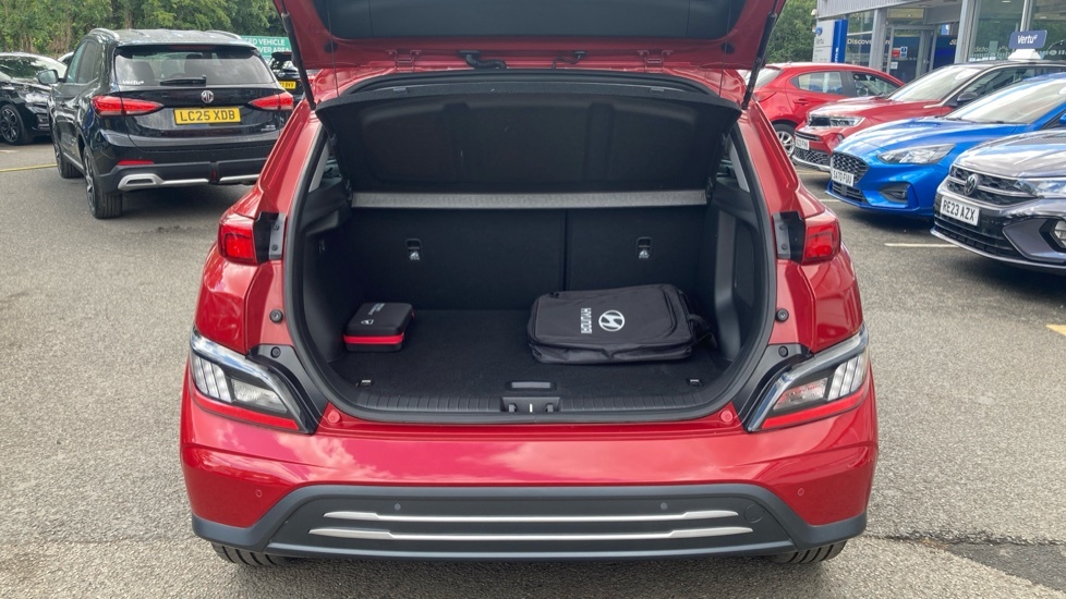Hyundai Kona Premium Red #4