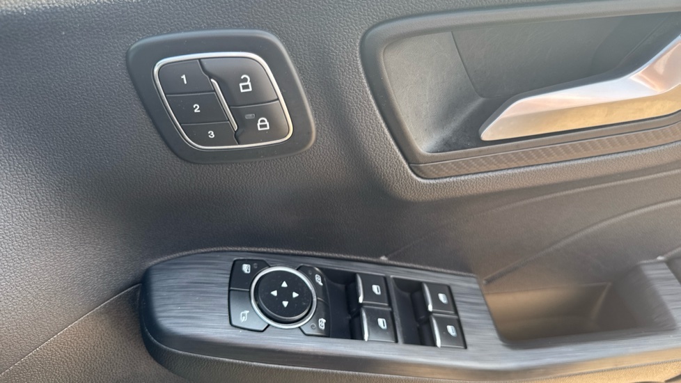 Ford Kuga 2.5 Duratec 14.4Kwh St Line X Suv Plug Black #29