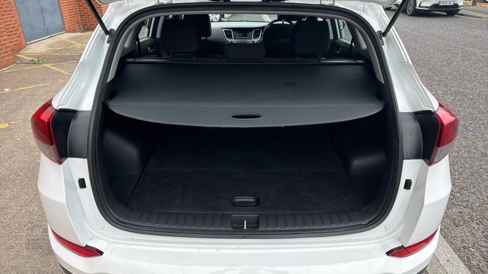 Hyundai Tucson S White #4