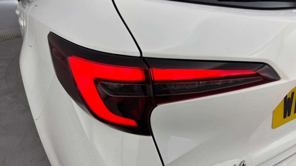 Toyota Corolla 1.8 Hybrid Design Cvt Blue #21