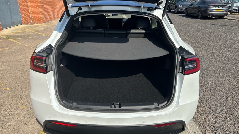 Tesla Model Y Long Range AJ22GHF White #4