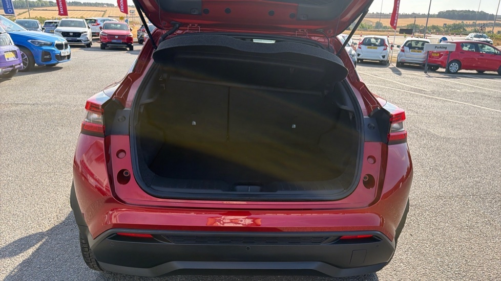 Nissan Juke Tekna Red #4
