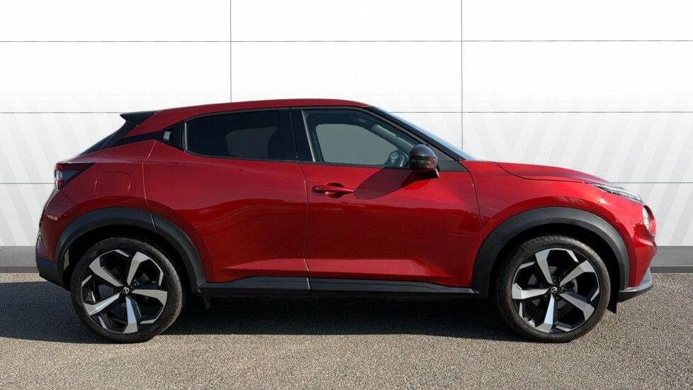 Nissan Juke Tekna Red #5