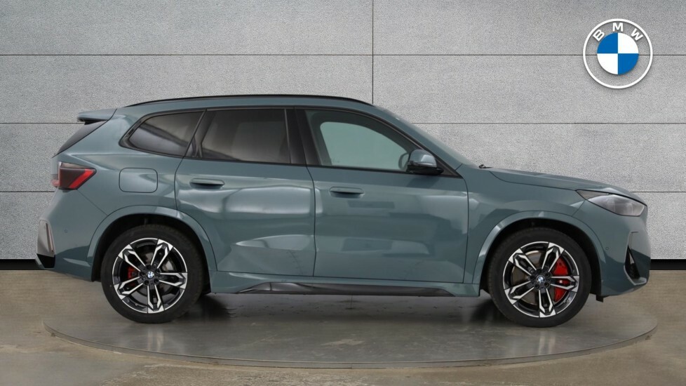 BMW iX1 M Sport Green #3