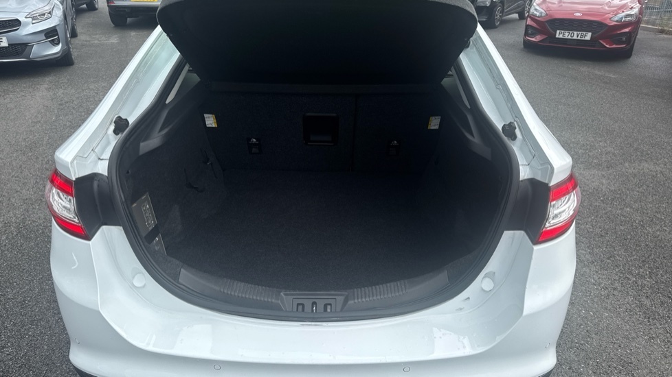 Ford Mondeo Titanium White #4