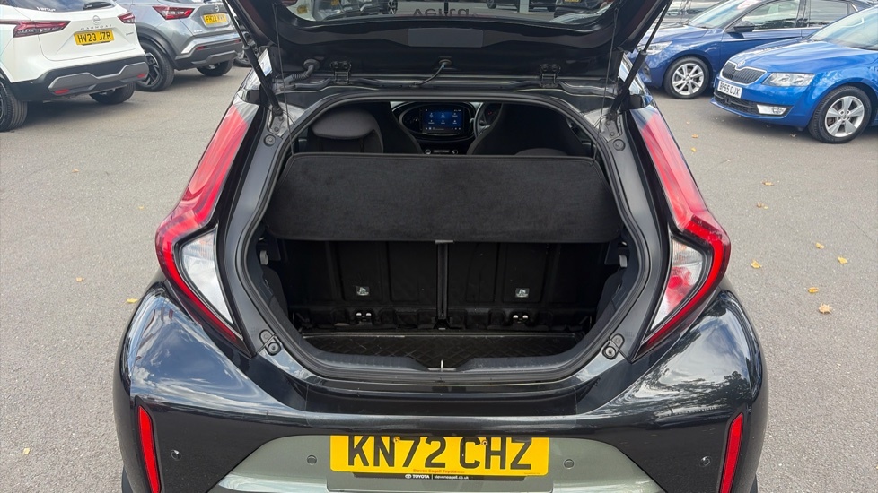 Toyota Aygo X Exclusive Green #4