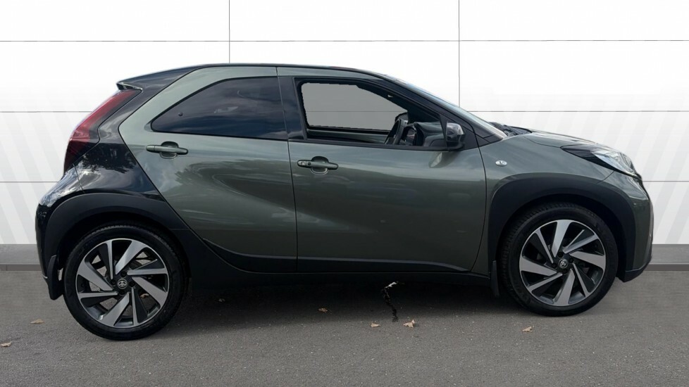 Toyota Aygo X Exclusive Green #5