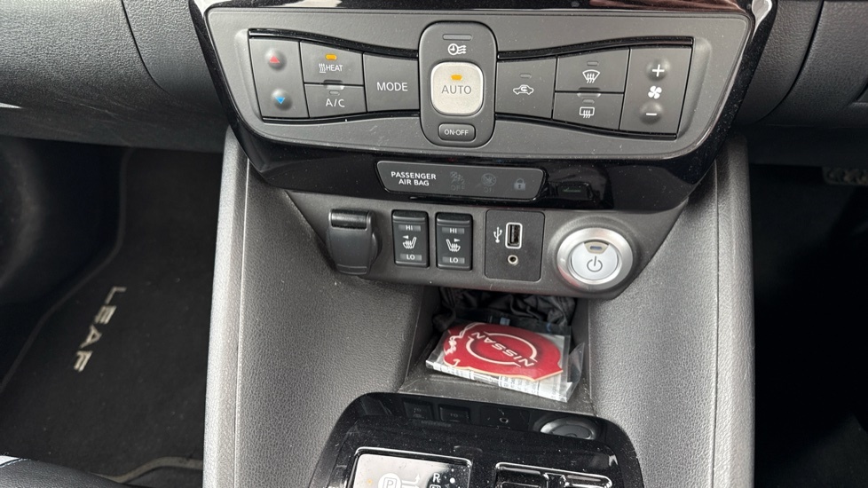 Nissan Leaf 40Kwh Tekna Cwvehiclemarketing White #37