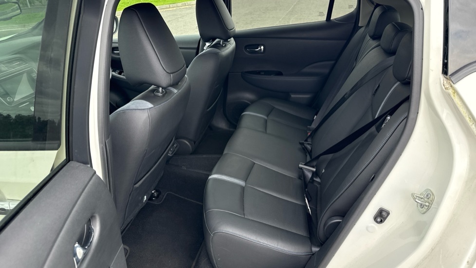 Nissan Leaf 40Kwh Tekna Cwvehiclemarketing White #16