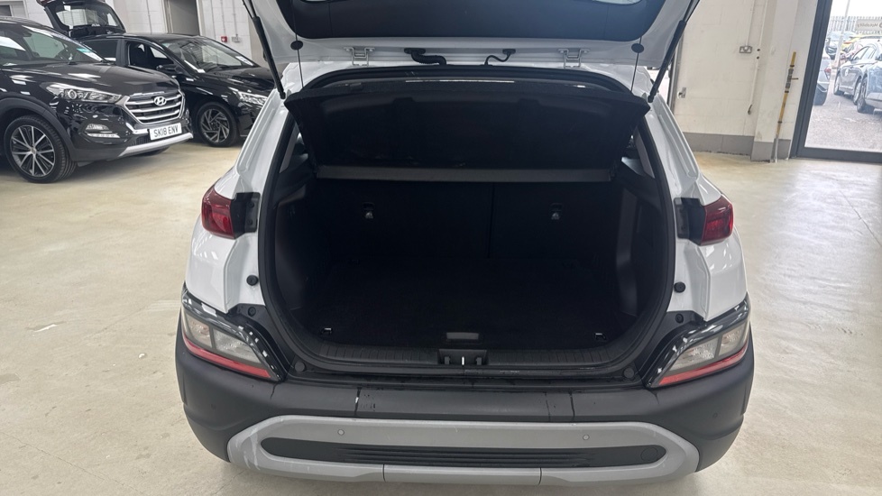 Hyundai Kona Se Connect DN22YOD White #4