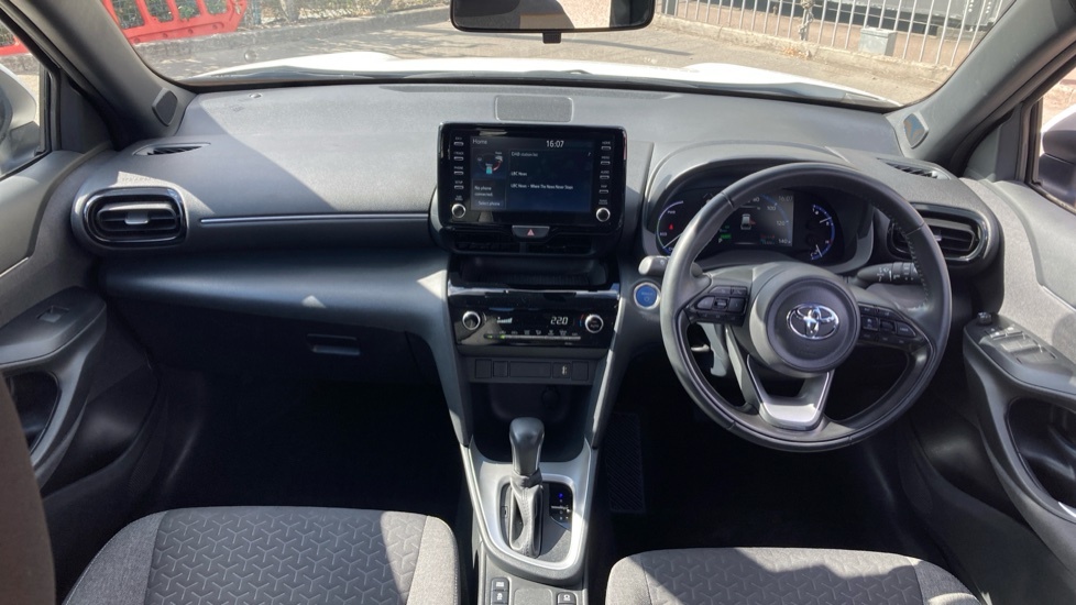 Toyota Yaris Cross Design White #6