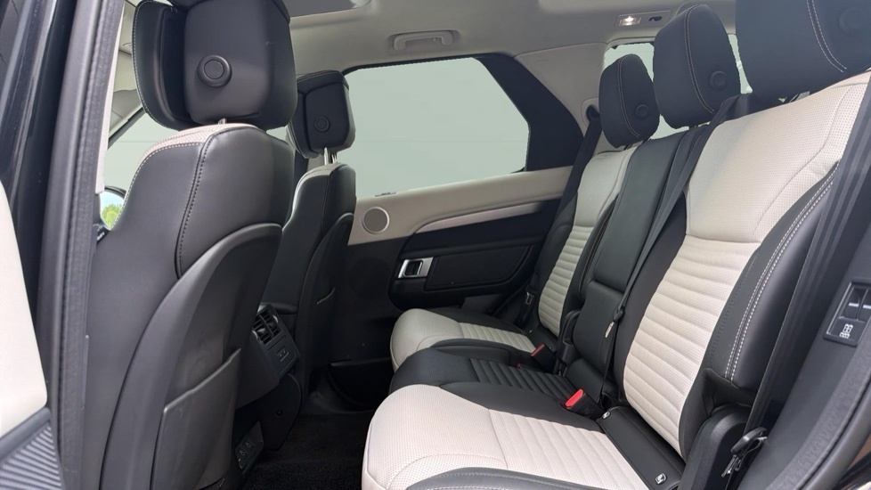 Land Rover Discovery Dynamic Hse Black #4