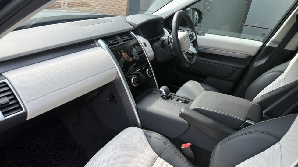 Land Rover Discovery 1.5 P270e Dynamic Se 5 Seat 2025 Blue #42