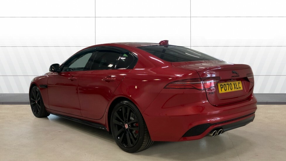 Jaguar XE R-dynamic Black Red #2