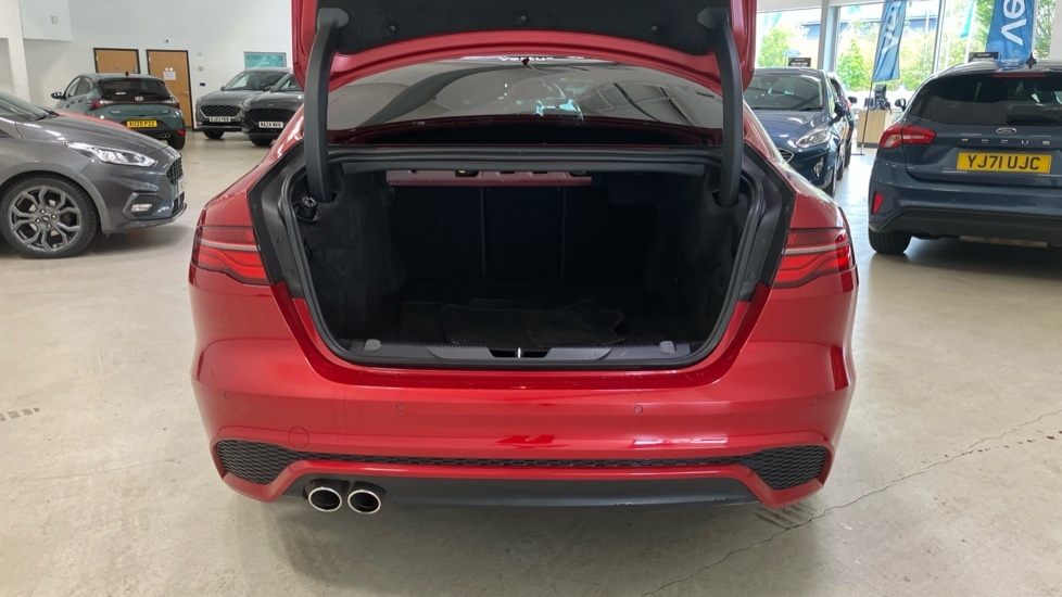 Jaguar XE R-dynamic Black Red #4