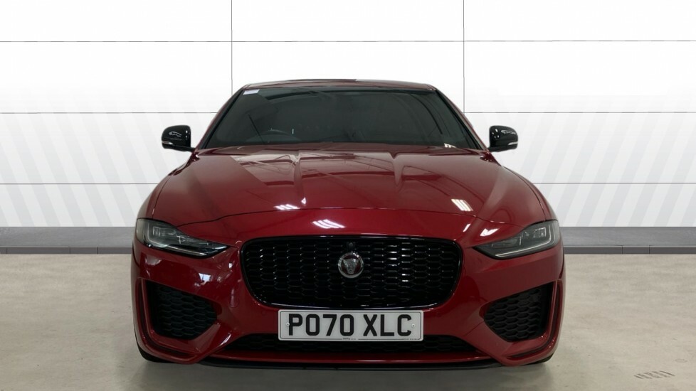 Jaguar XE R-dynamic Black Red #3