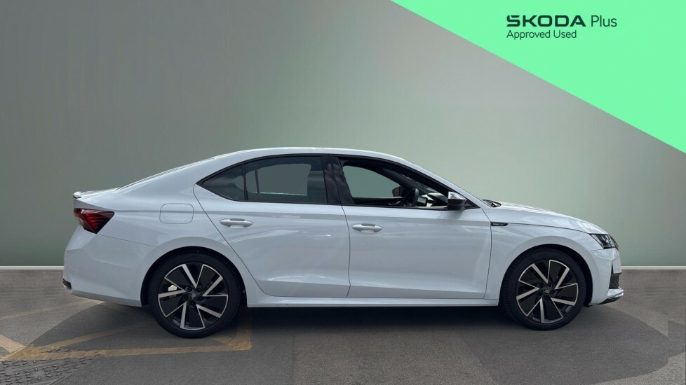 Skoda Octavia Sportline White #4