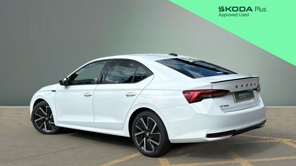 Skoda Octavia Sportline White #3
