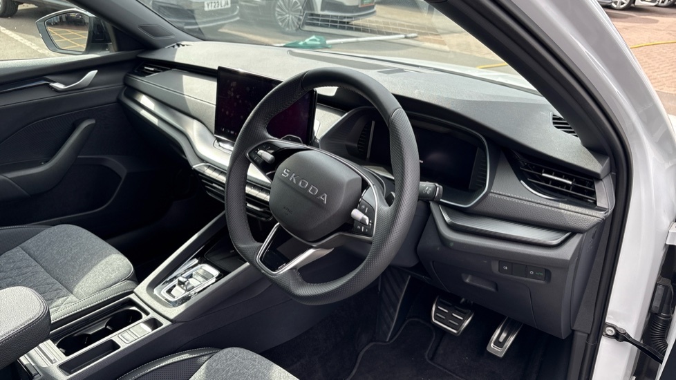 Skoda Octavia Sportline White #6