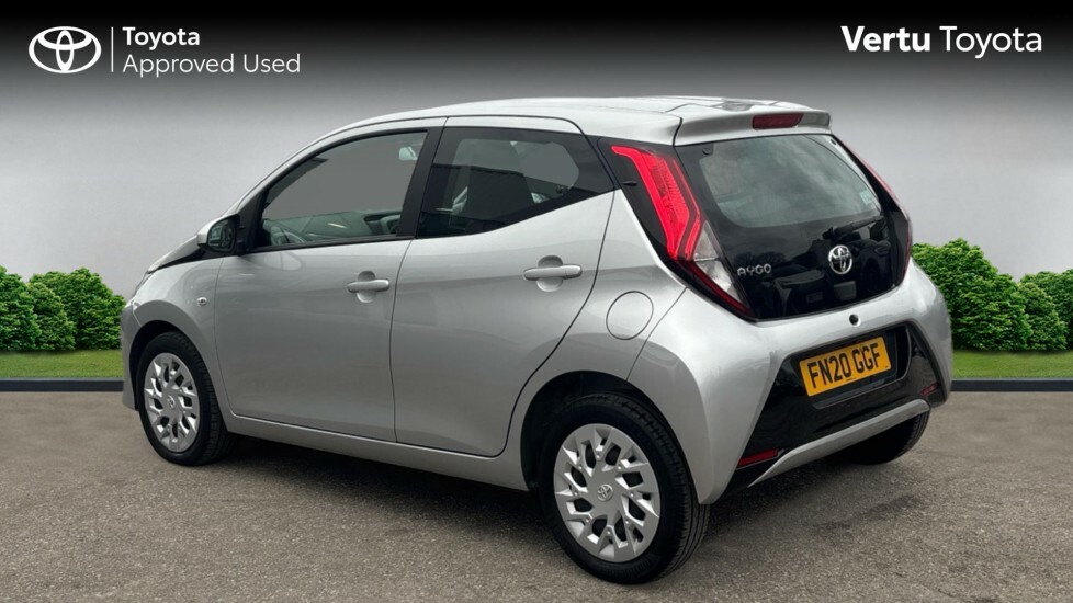 Toyota Aygo X X-play Silver #4