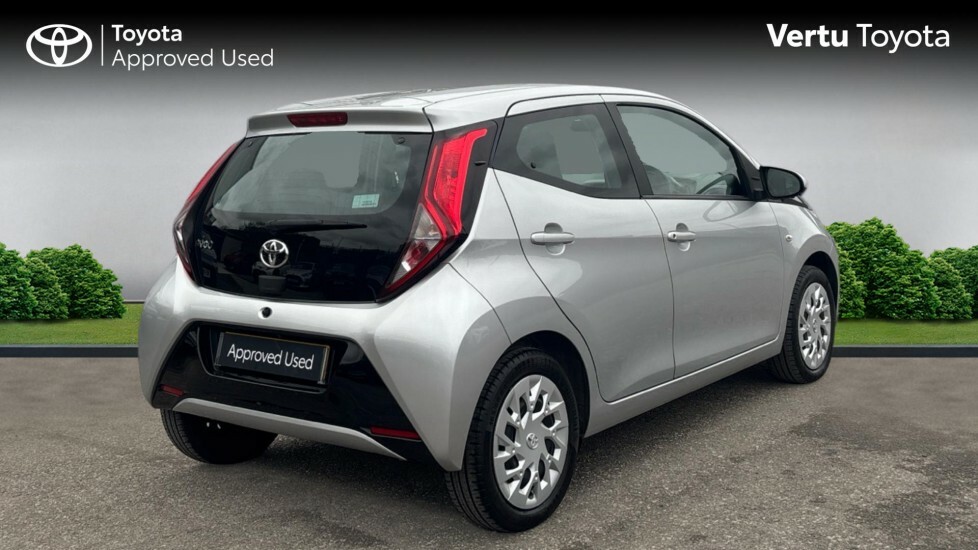 Toyota Aygo X X-play Silver #2