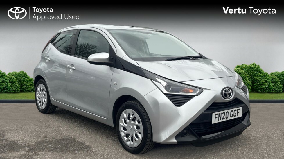 Toyota Aygo X X-play Silver