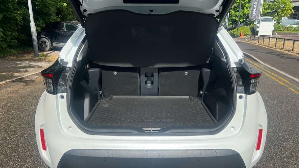 Toyota Yaris Cross Excel White #4
