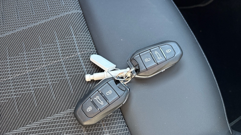 Peugeot 3008 Gt Black #20