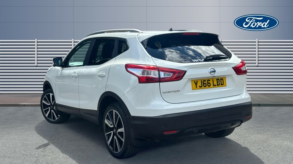Nissan Qashqai Tekna White #2