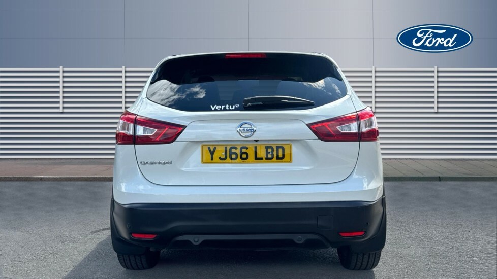 Nissan Qashqai Tekna White #6